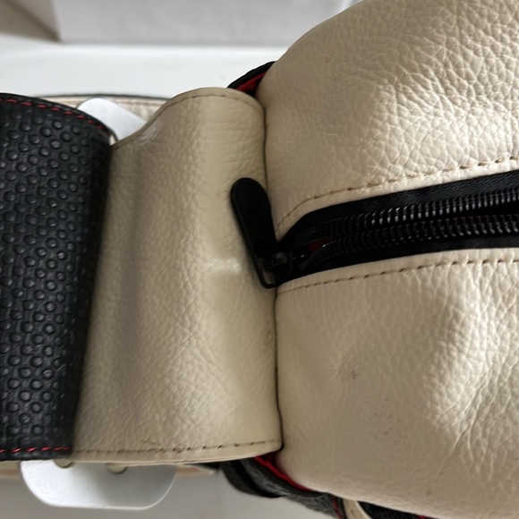 VGUC leather Bugaboo Bag for baby bottles, diapers - long wide adjustable strap - Picture 13 of 17